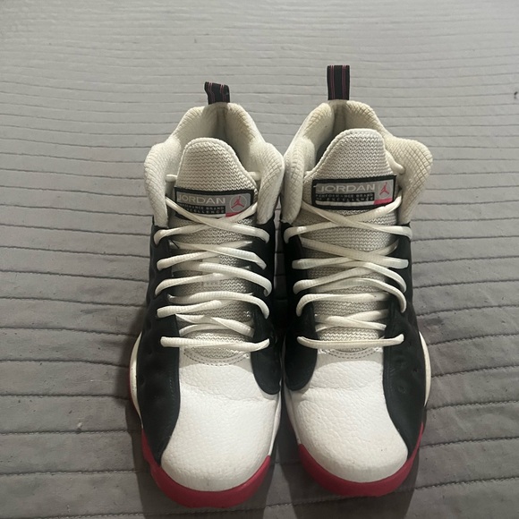 Jordan shoes hot pink 13’s - Picture 2 of 3